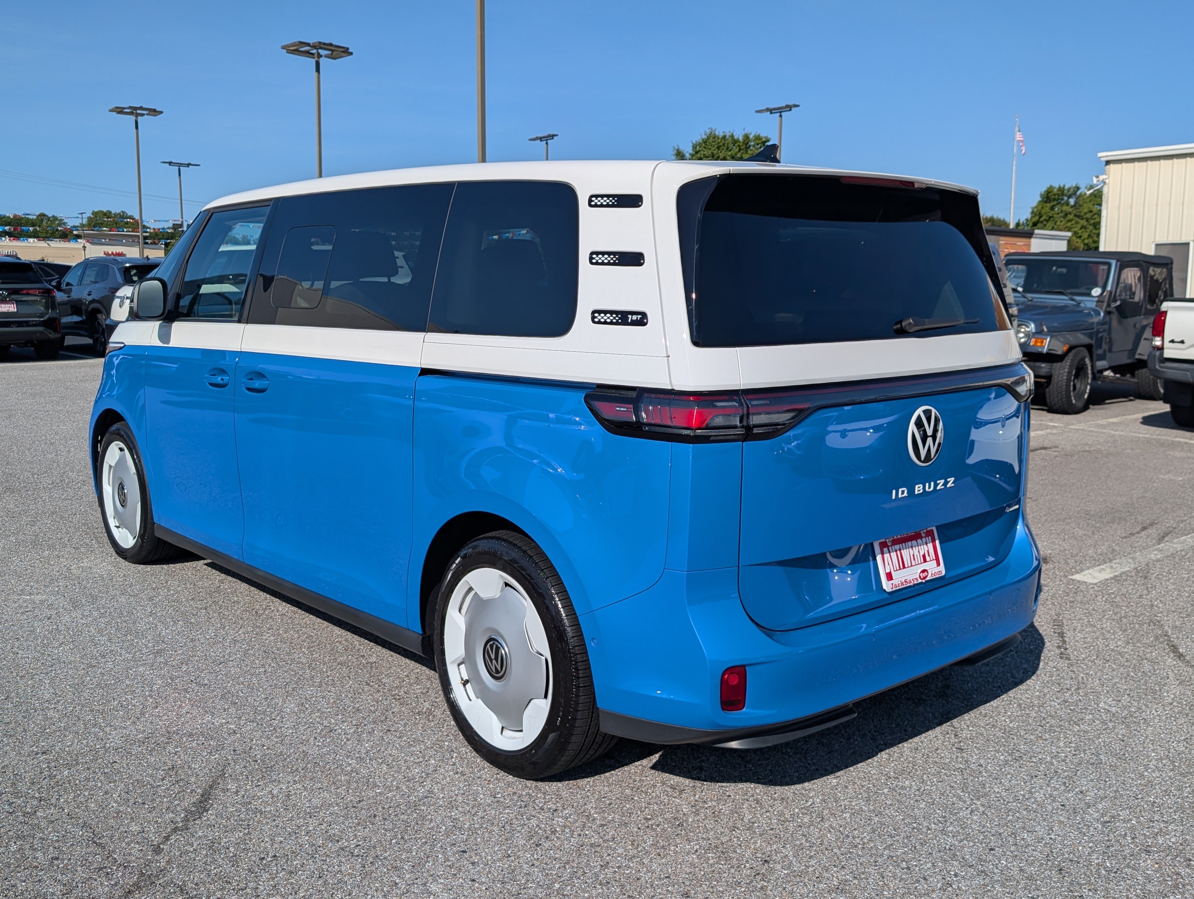 Used 2025 Volkswagen ID. Buzz 1st Edition AWD/4WD image 5