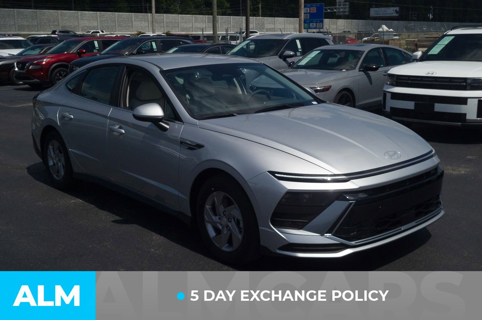 Used 2025 Hyundai Sonata SE FWD image 4