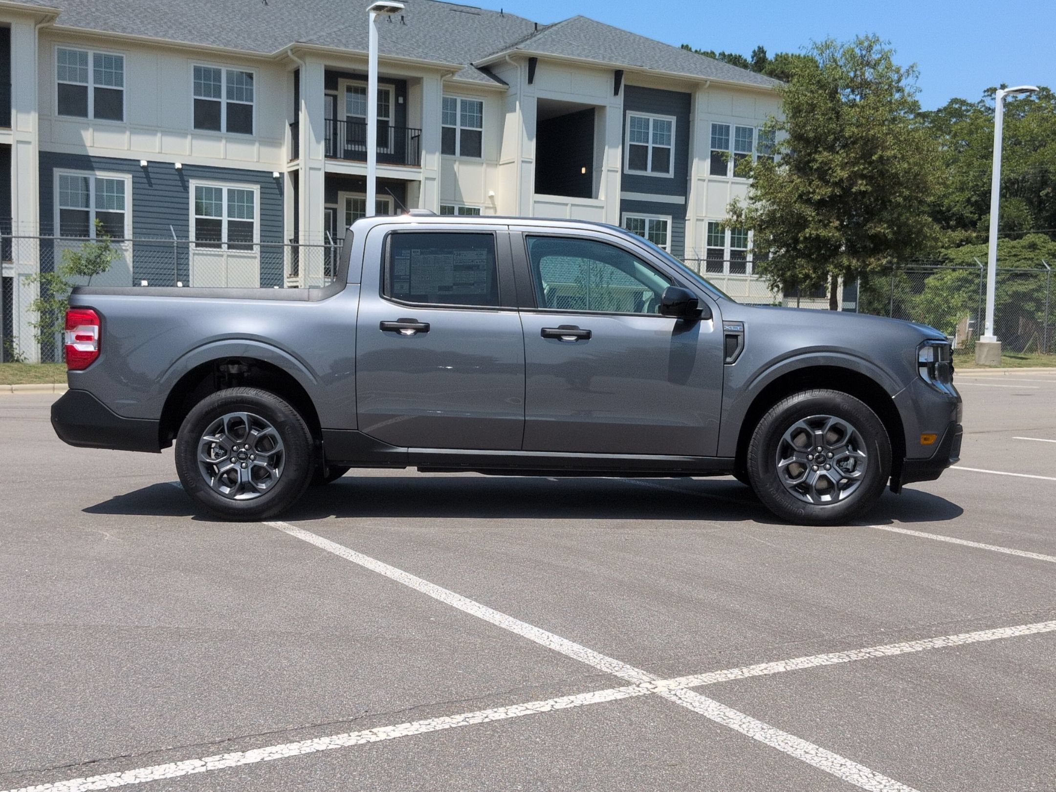 New 2026 Ford Maverick XLT w/ XLT Luxury Package FWD image 3