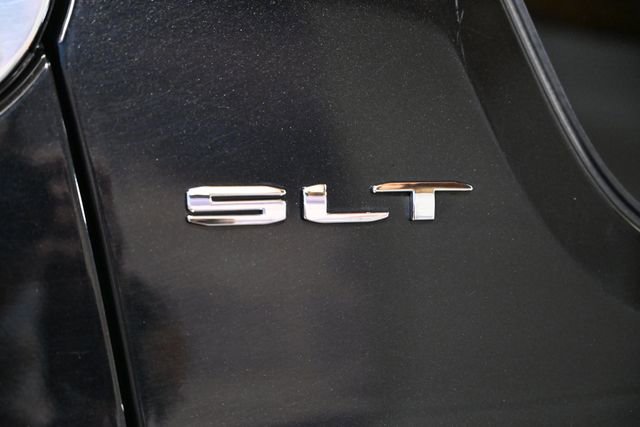 Used 2023 GMC Acadia SLT image 11