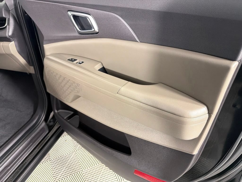 Used 2025 Kia Carnival EX FWD image 38