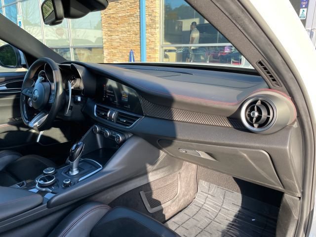 Used 2018 Alfa Romeo Giulia Quadrifoglio w/ Driver Assist Dynamic Package RWD image 29
