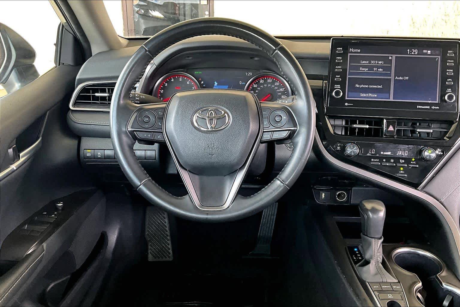 Used 2024 Toyota Camry XSE FWD image 6