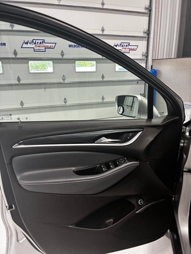 Used 2019 Buick Enclave Essence FWD image 17