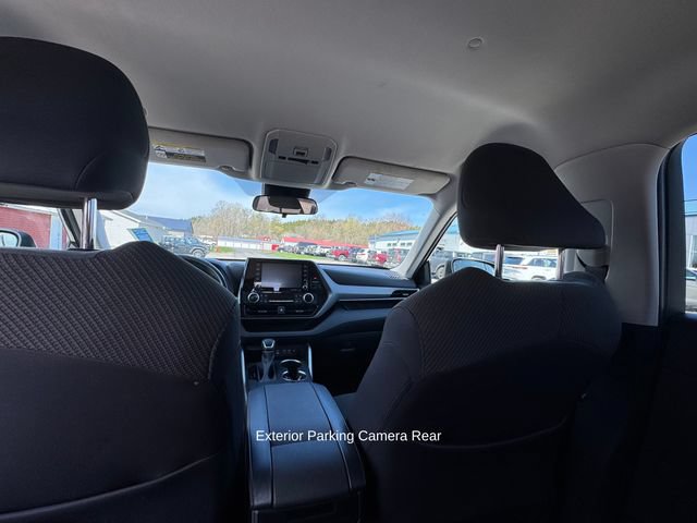 Used 2022 Toyota Highlander LE AWD/4WD image 18