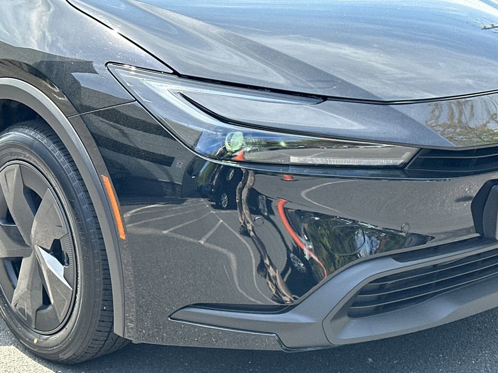 Used 2025 Toyota Prius LE FWD image 9