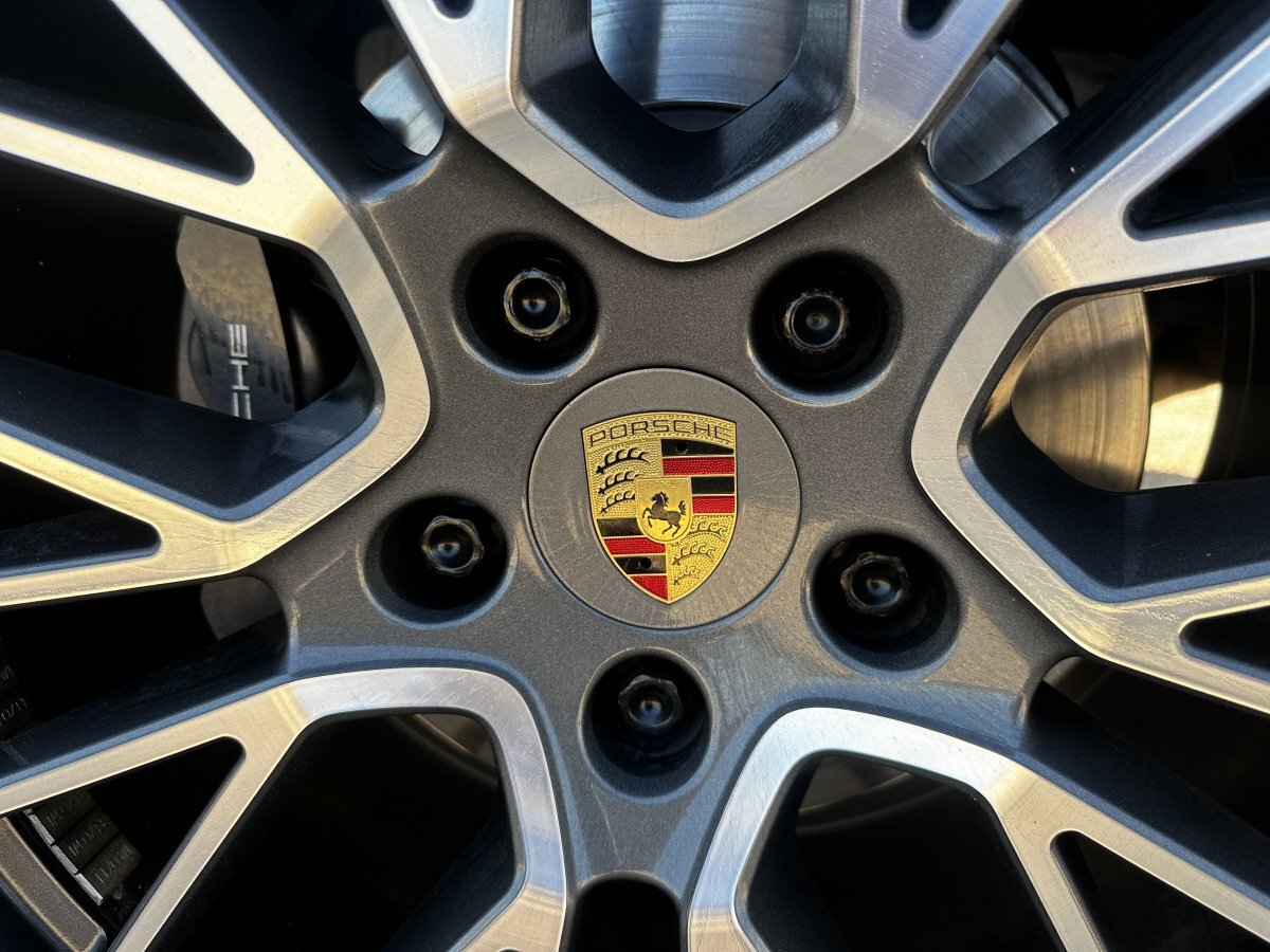 Used 2022 Porsche Cayenne Platinum Edition image 11