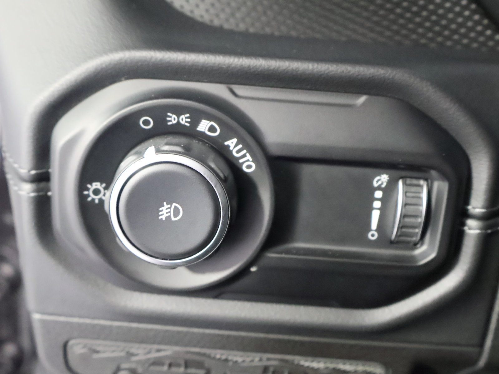 Used 2025 Jeep Wrangler Unlimited Rubicon AWD/4WD image 37