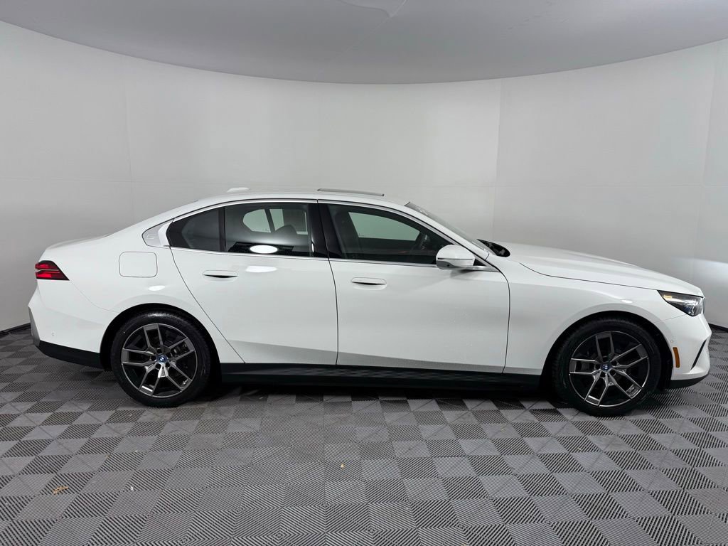Used 2025 BMW i5 xDrive40 w/ M Sport Package image 4
