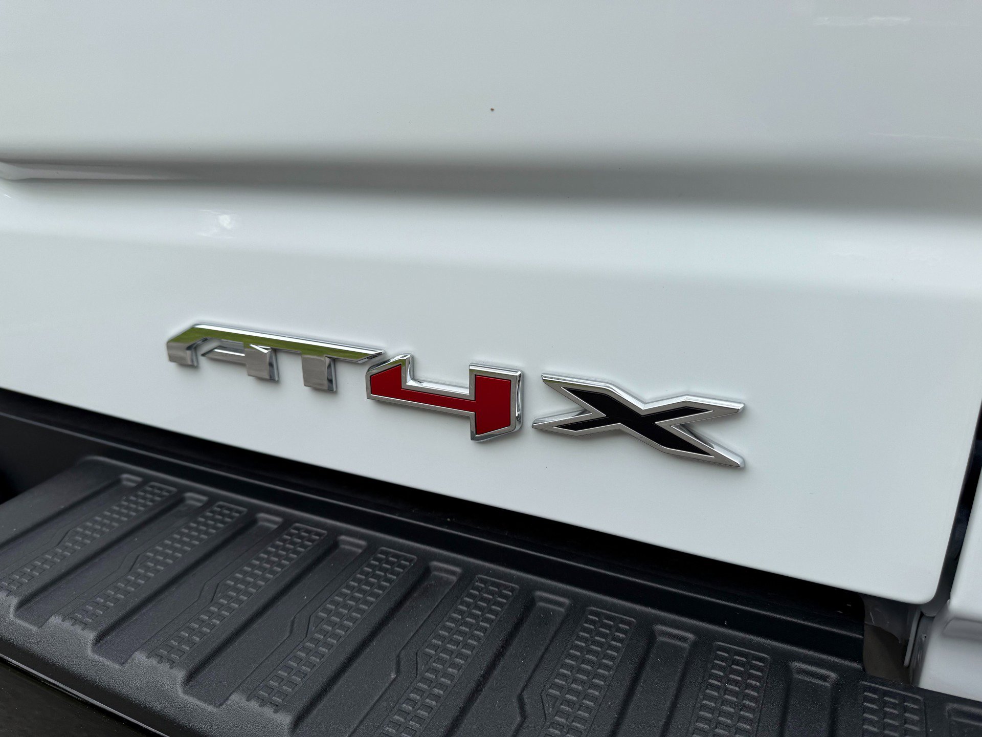 Used 2024 GMC Sierra 1500 AT4X image 16