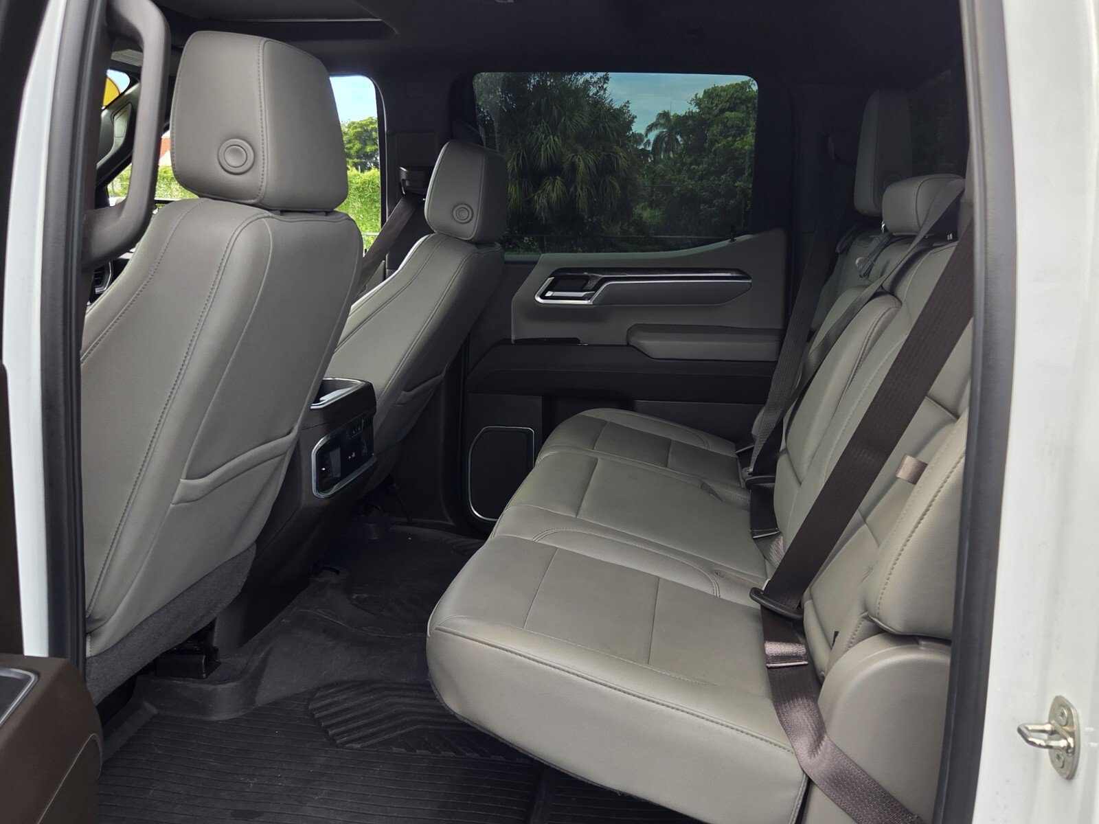 Used 2022 Chevrolet Silverado 1500 LTZ w/ LTZ Premium Package AWD/4WD image 10