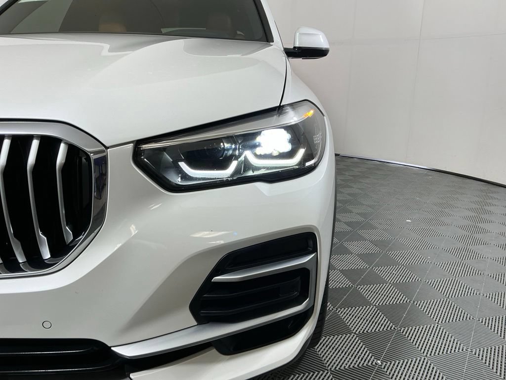 Certified 2022 BMW X5 xDrive40i w/ Parking Assistance Package AWD/4WD image 8