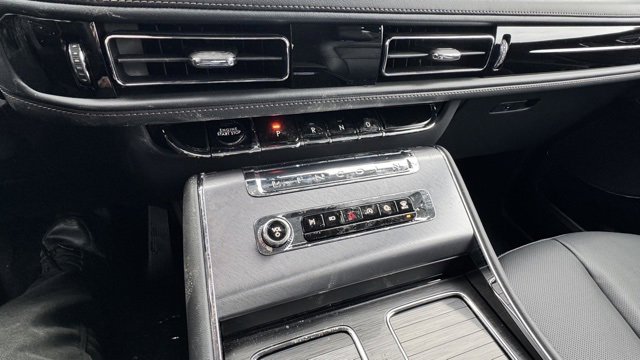 New 2025 Lincoln Aviator AWD w/ Equipment Group 101A image 17