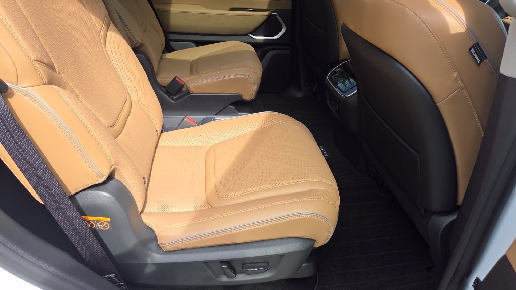 New 2027 INFINITI QX80 Luxe w/ Cargo Package AWD/4WD image 14