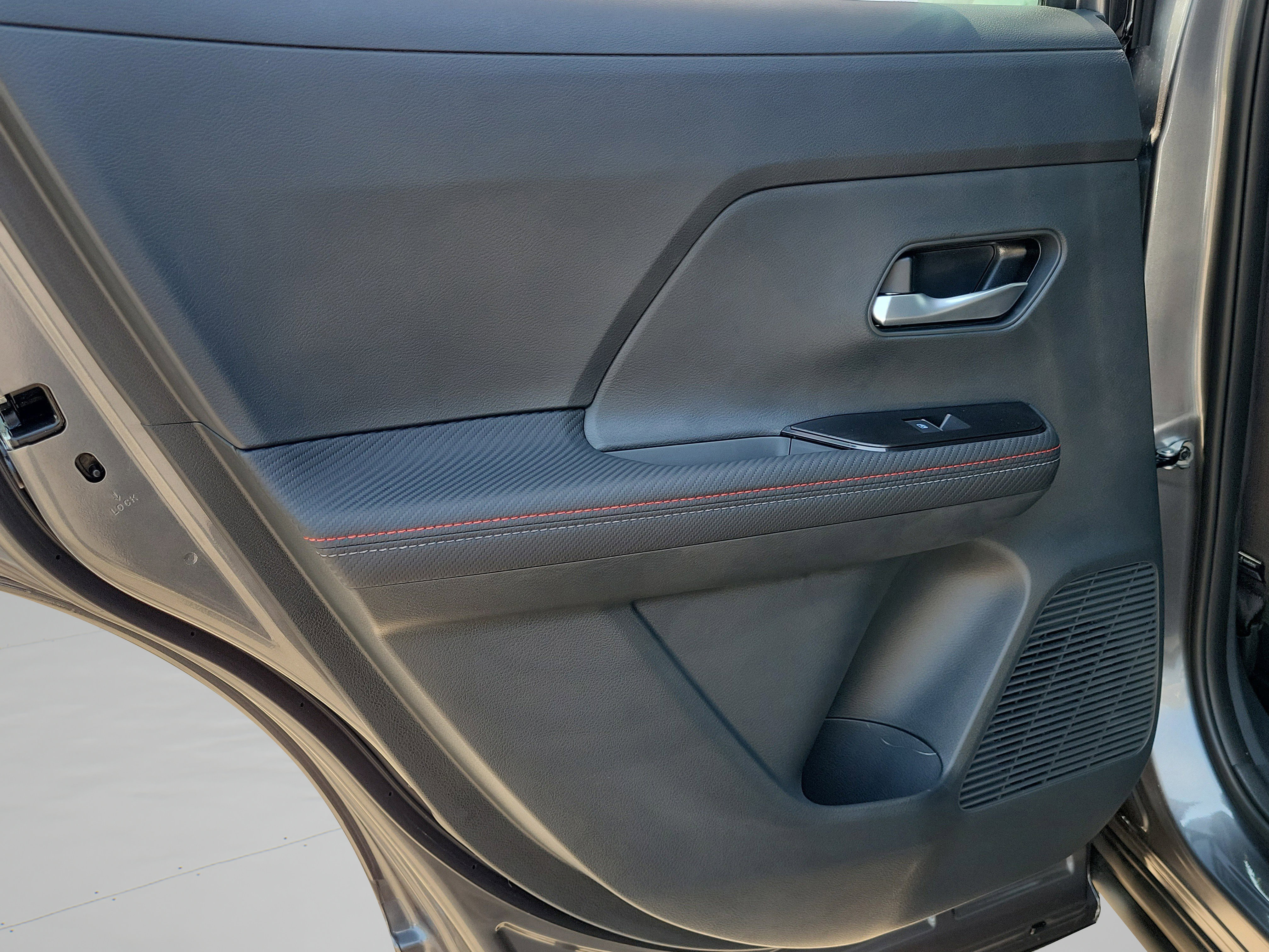 New 2025 Nissan Kicks SR FWD image 11