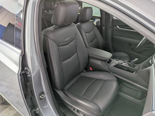 Certified 2023 Cadillac XT5 Premium Luxury w/ LPO, Floor Liner Package FWD image 31