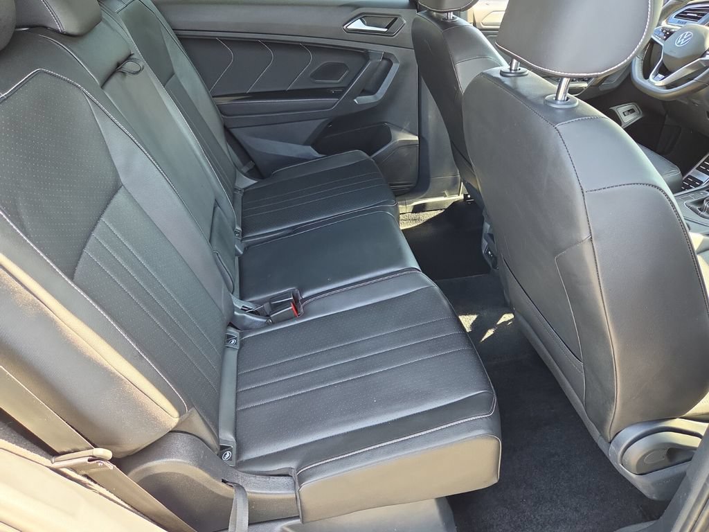 Used 2022 Volkswagen Tiguan SE R-Line FWD image 18