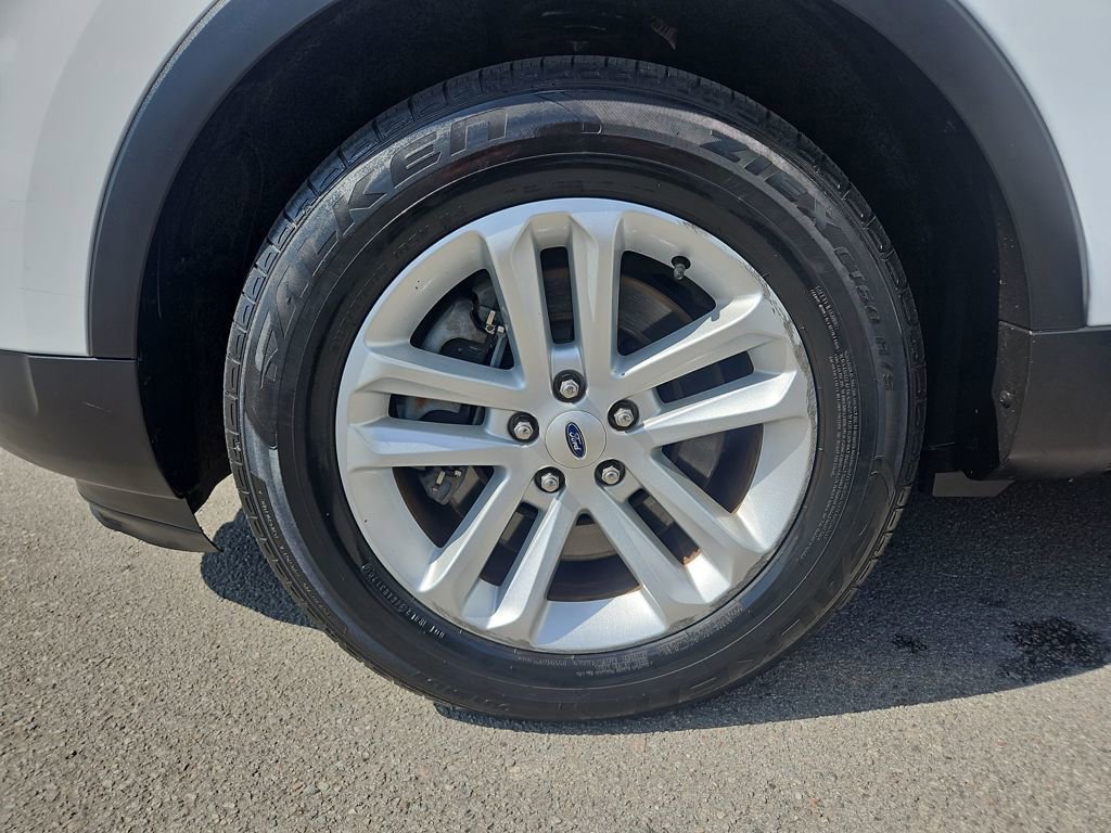 Used 2016 Ford Explorer XLT w/ Equipment Group 202A image 13