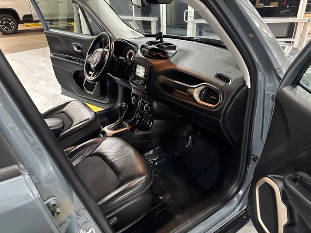 Used 2017 Jeep Renegade Trailhawk AWD/4WD image 38