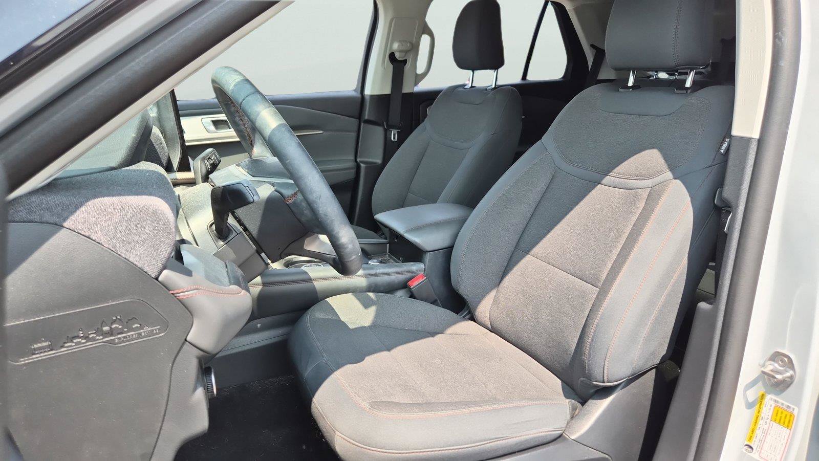 Used 2025 Ford Explorer Active AWD/4WD image 10
