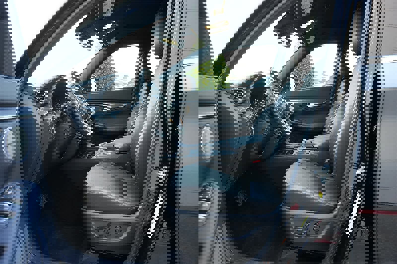 Used 2024 INFINITI QX55 Essential w/ Accent Package image 16