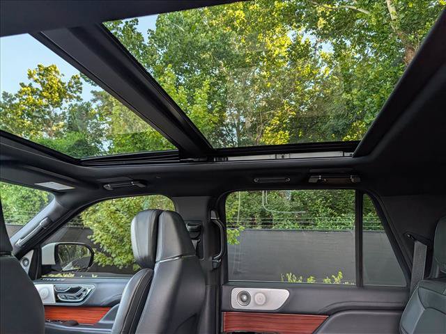 Used 2024 Lincoln Navigator Reserve AWD/4WD image 32