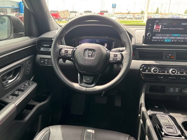 Used 2025 Honda Pilot Black Edition image 13