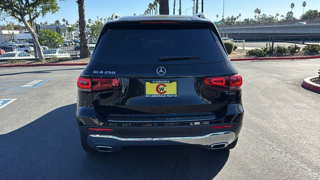Used 2021 Mercedes-Benz GLB 250 image 4
