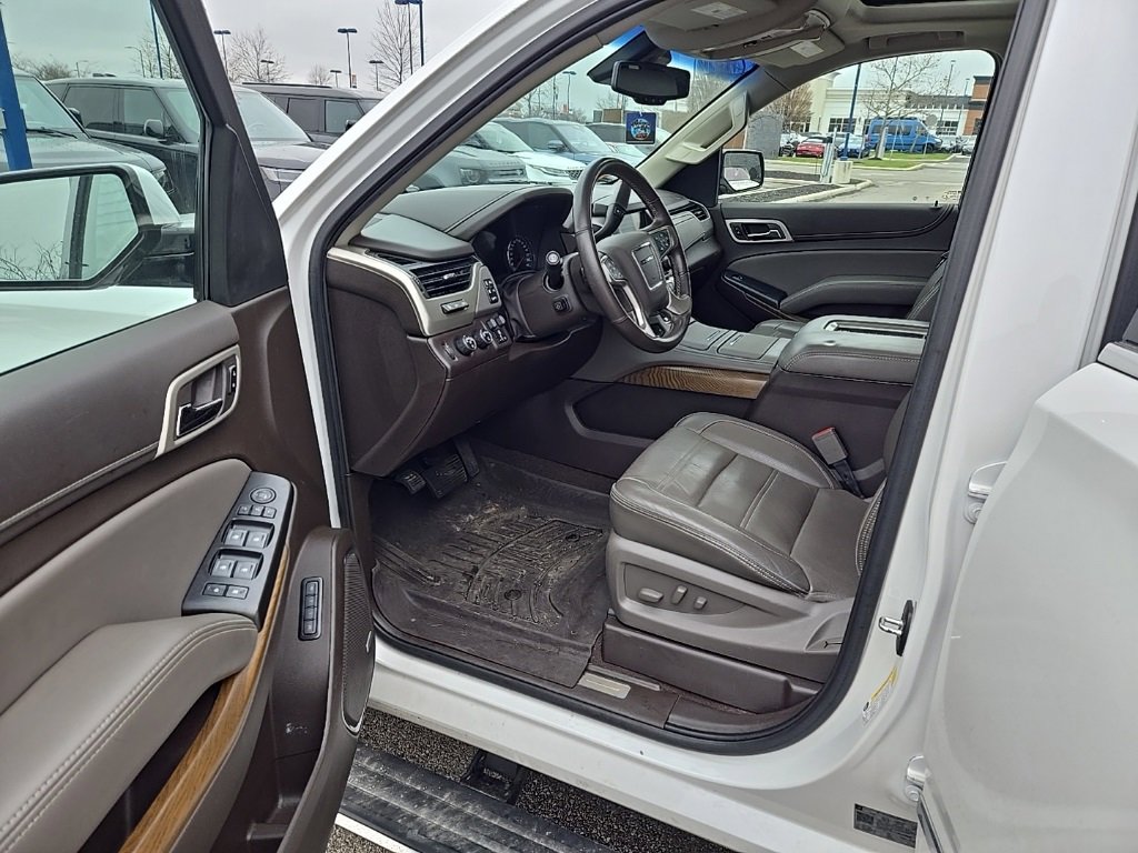 Used 2020 GMC Yukon Denali w/ Denali Premium Package image 16