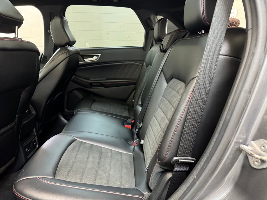 Used 2022 Ford Edge ST-Line w/ Class II Trailer Tow Package AWD/4WD image 16