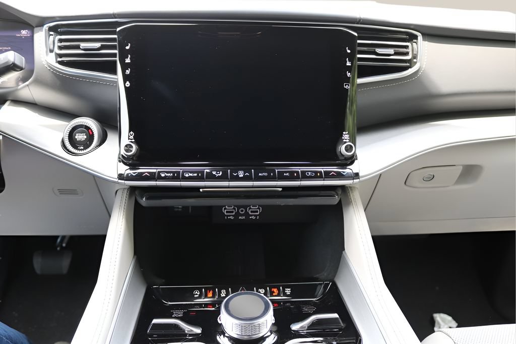 New 2026 Jeep Grand Wagoneer Limited AWD/4WD image 25