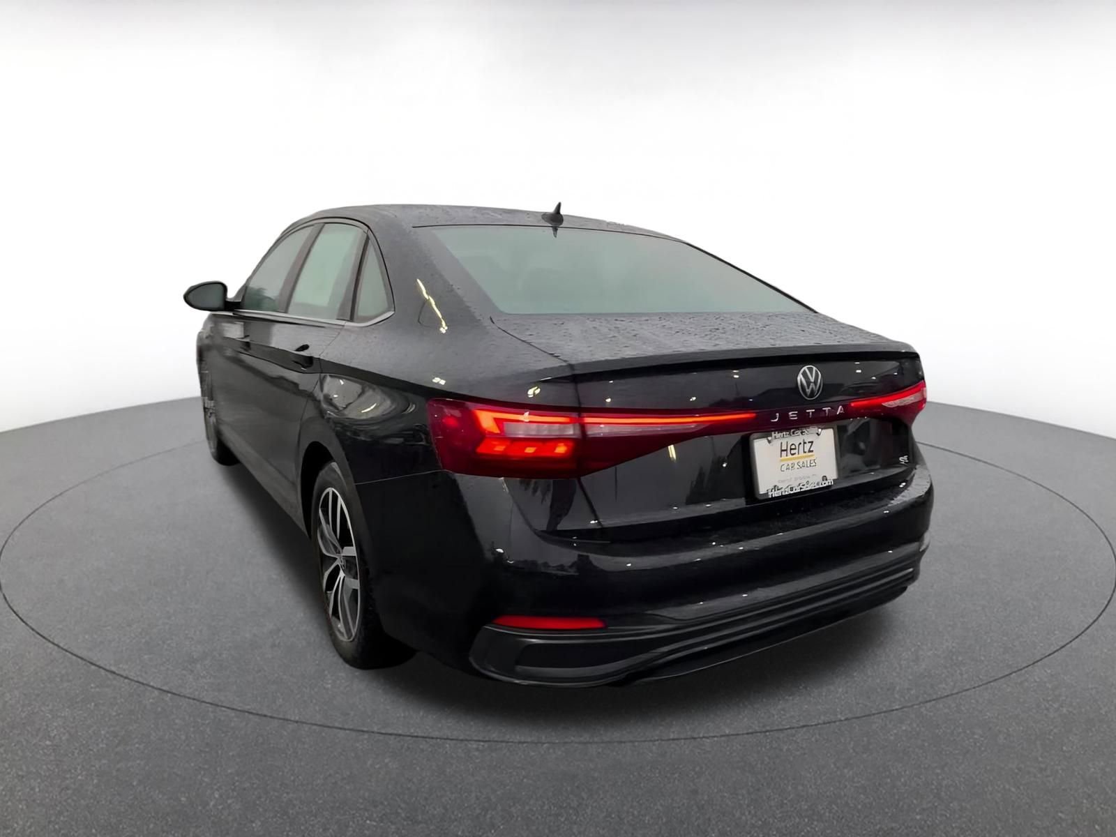 Used 2025 Volkswagen Jetta SE image 12