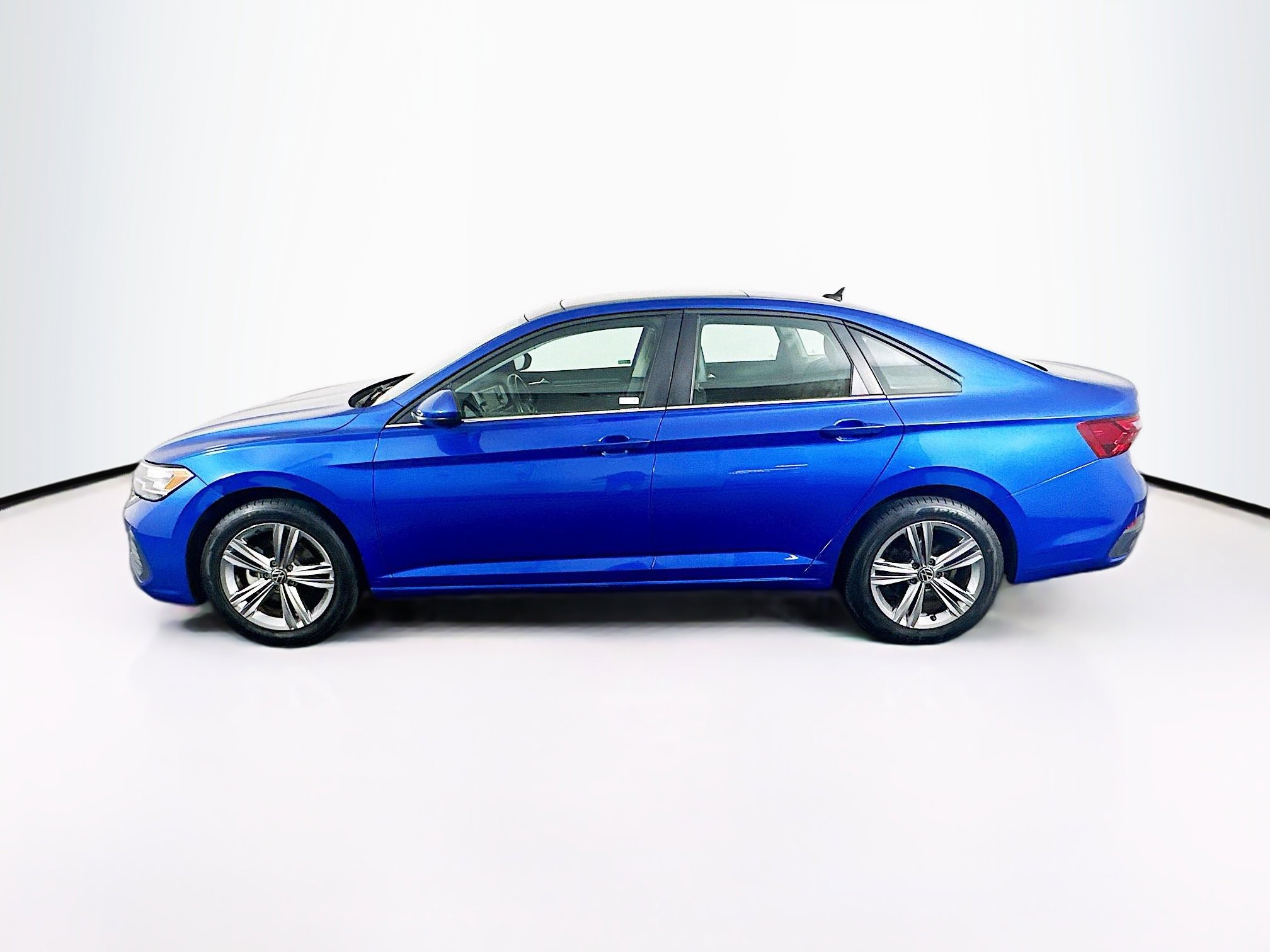 Used 2024 Volkswagen Jetta SE FWD image 4