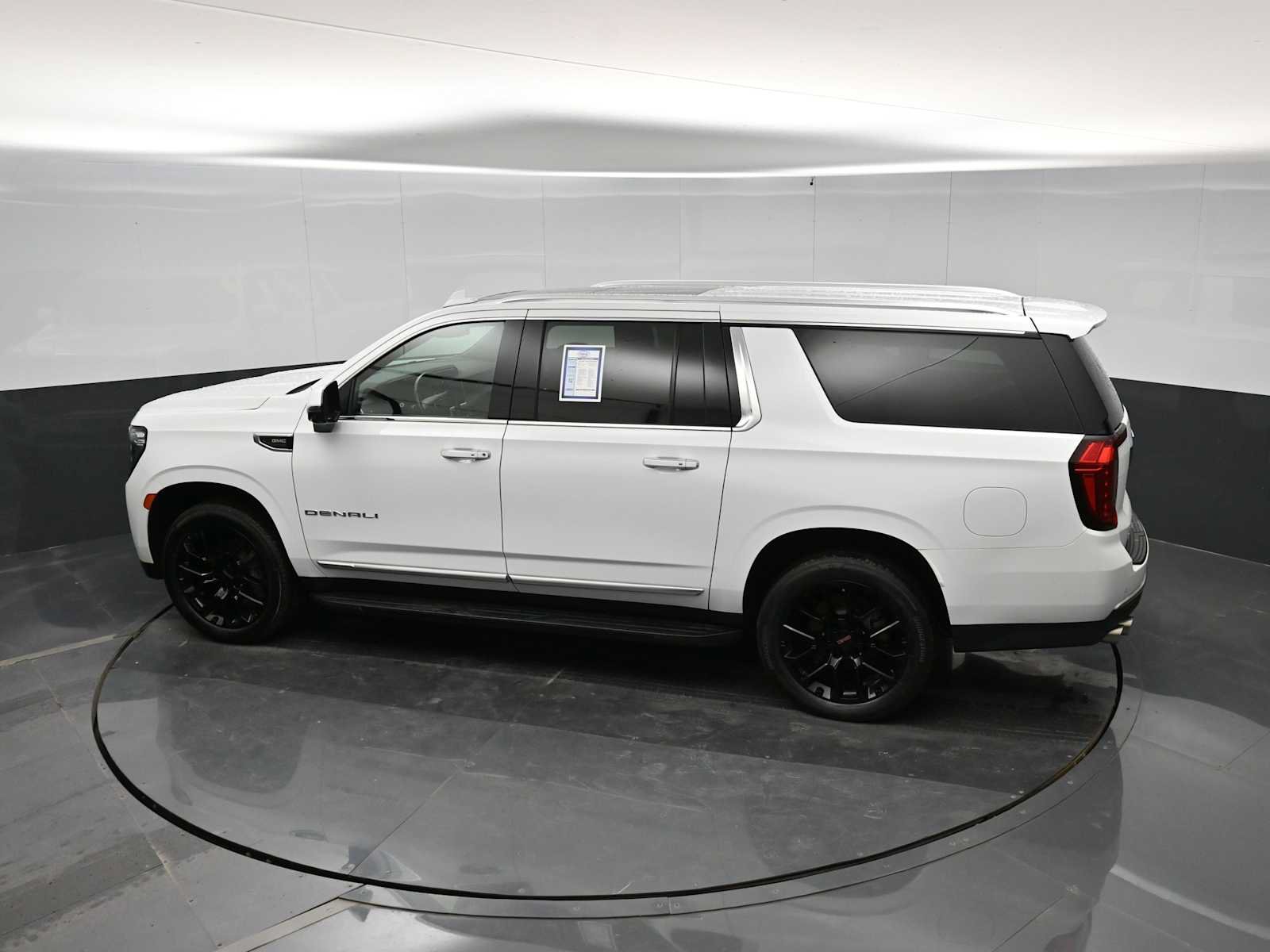 Used 2022 GMC Yukon XL Denali AWD/4WD image 28