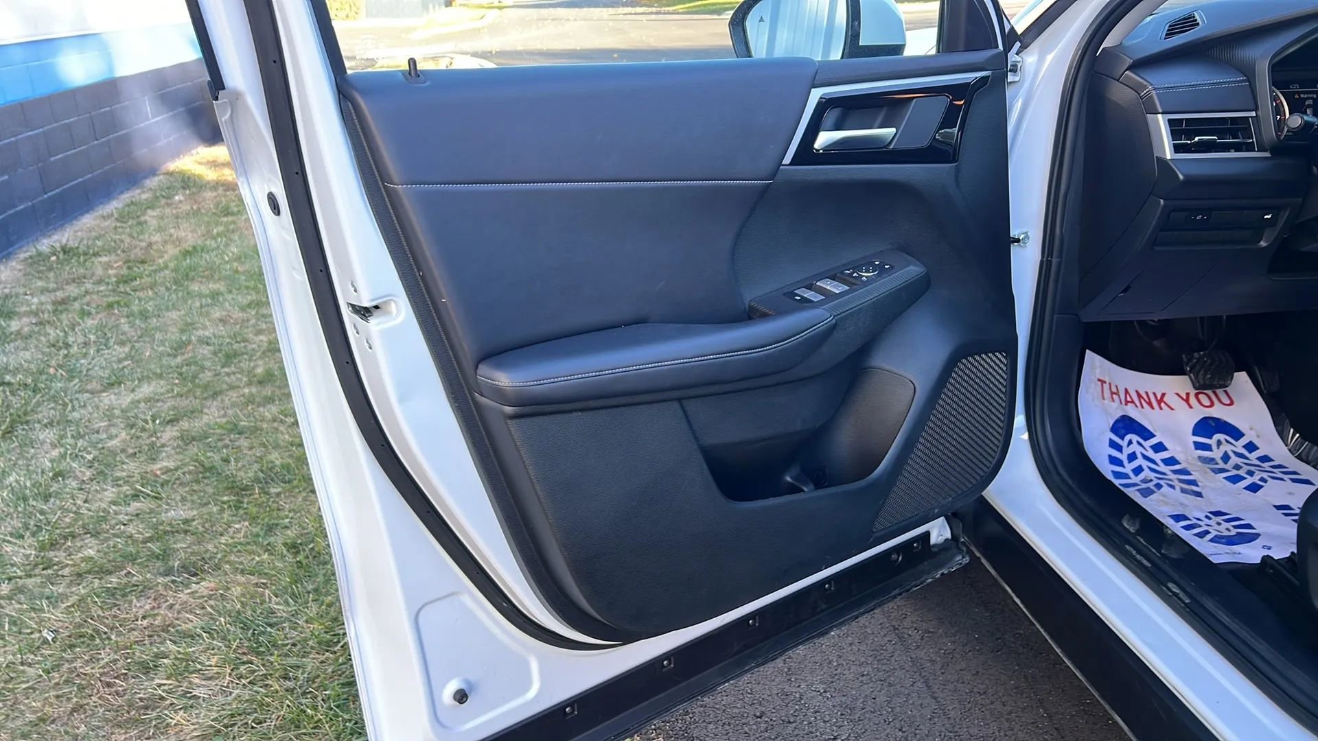 Used 2024 Mitsubishi Outlander Ralliart image 9