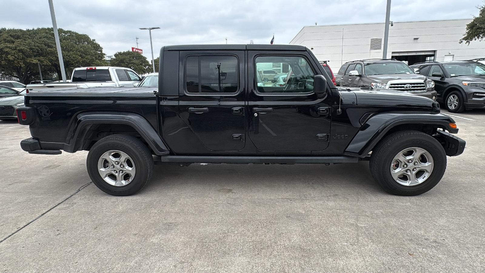 Used 2021 Jeep Gladiator Sport image 8