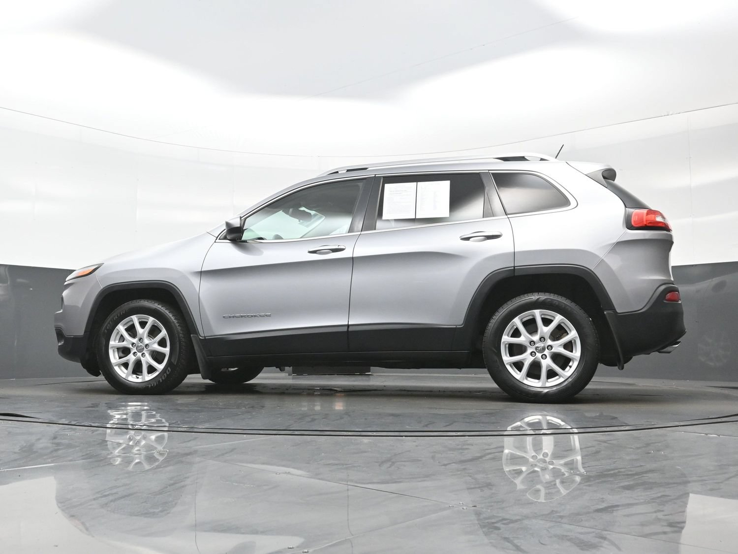 Used 2014 Jeep Cherokee Latitude w/ Trailer Tow Group FWD image 27