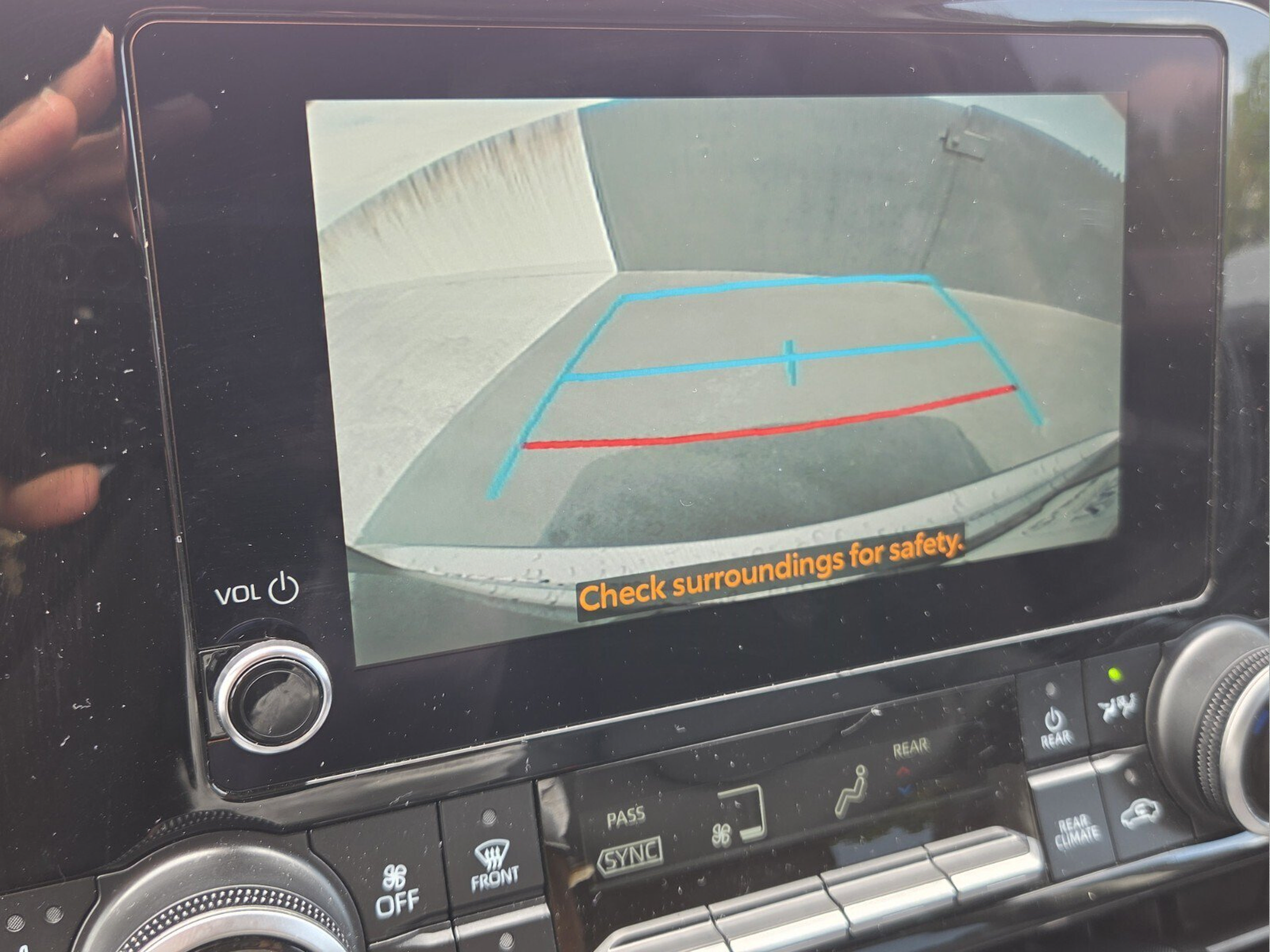 Used 2025 Toyota Highlander XLE FWD image 18