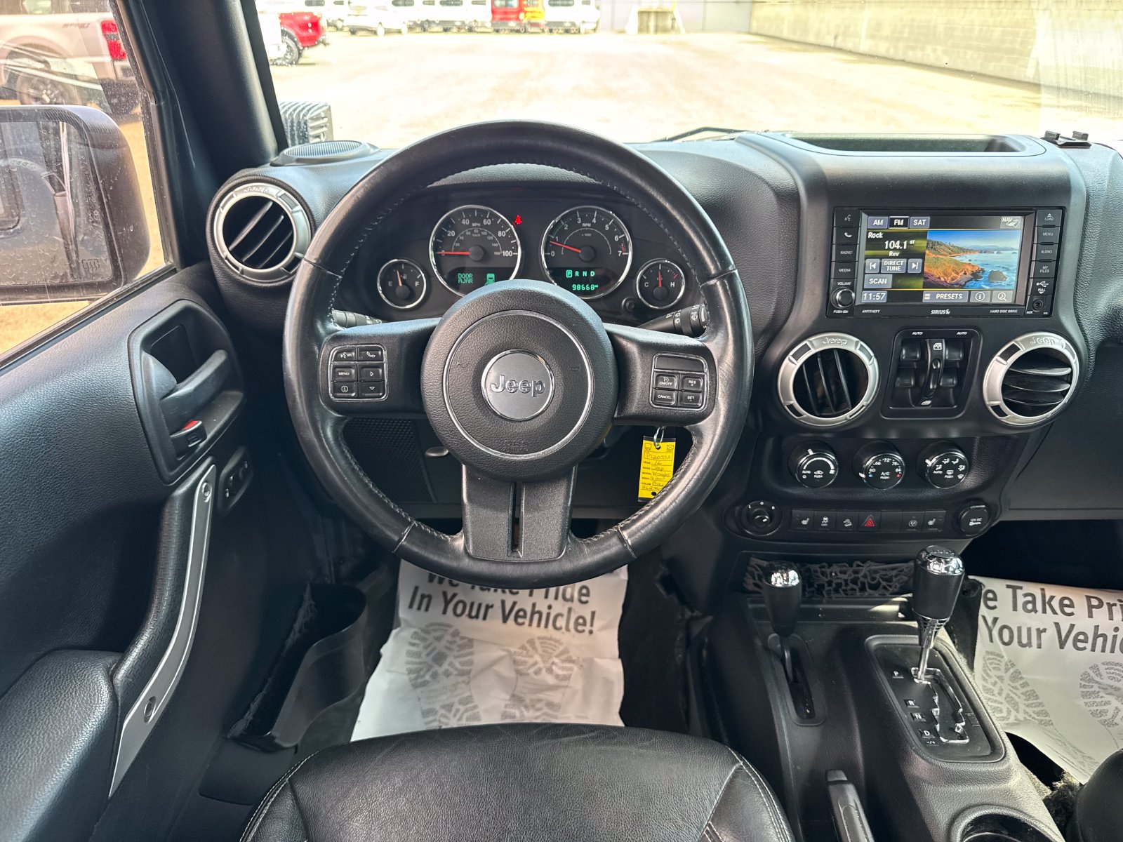 Used 2016 Jeep Wrangler Unlimited Sahara w/ Connectivity Group AWD/4WD image 16