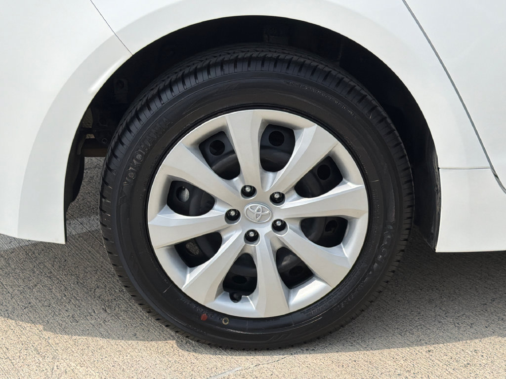 Used 2024 Toyota Corolla LE FWD image 7