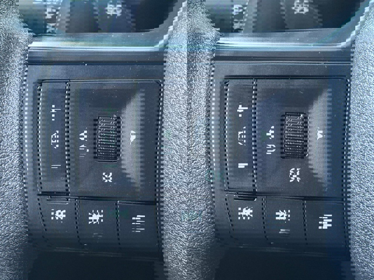 Certified 2025 Nissan Rogue S image 17