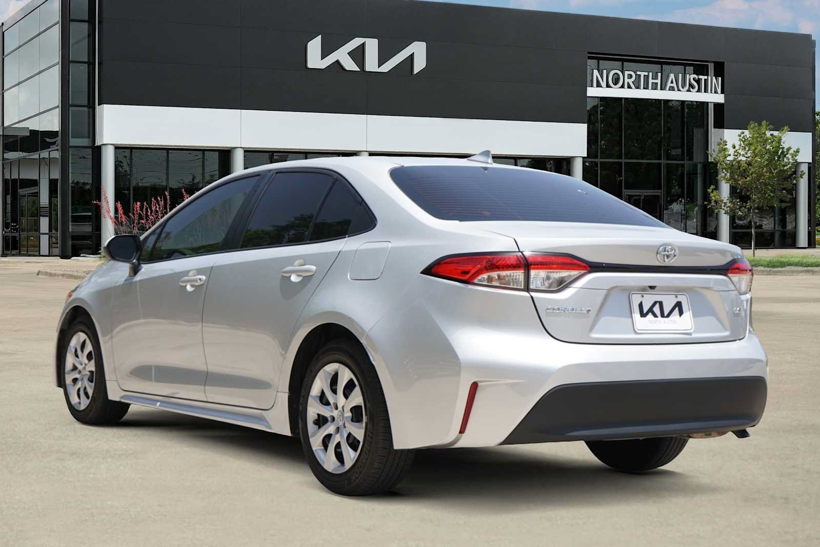 Used 2025 Toyota Corolla LE FWD image 4