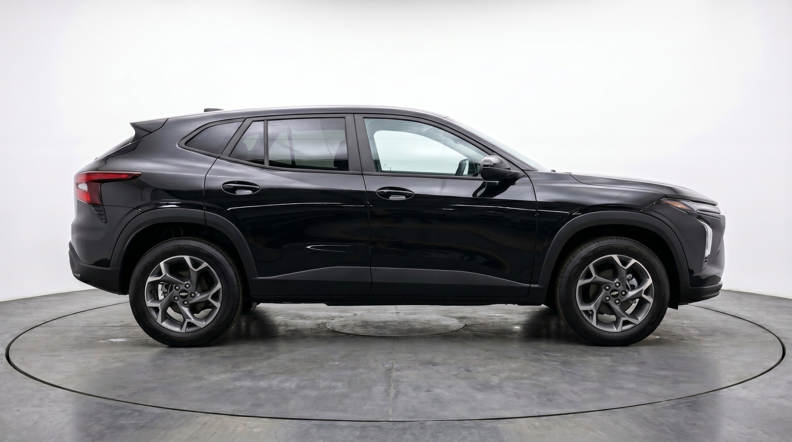 Used 2025 Chevrolet Trax LT FWD image 11