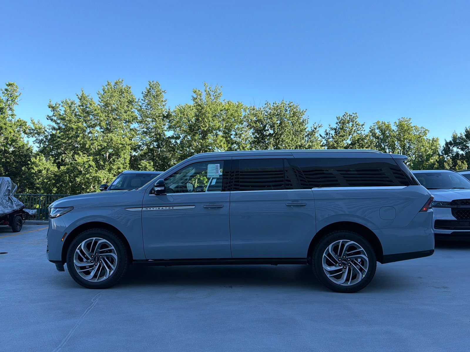 New 2026 Lincoln Navigator L Reserve AWD/4WD image 4