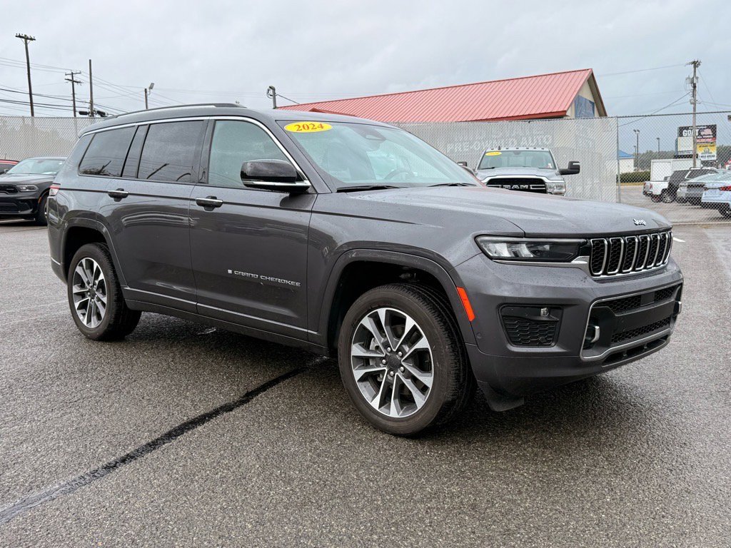 Used 2024 Jeep Grand Cherokee L Overland w/ Trailer Tow Package image 9