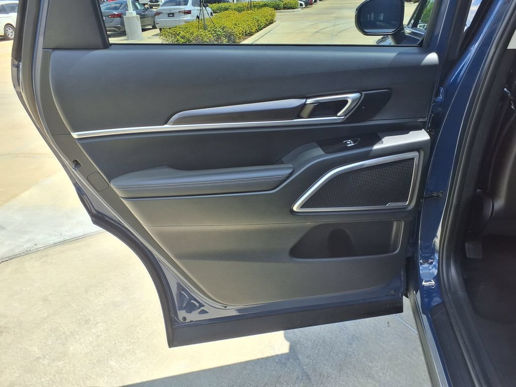 Used 2025 Kia Telluride S FWD image 18