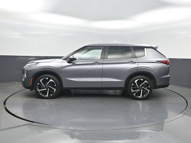 Used 2022 Mitsubishi Outlander SE AWD/4WD image 2