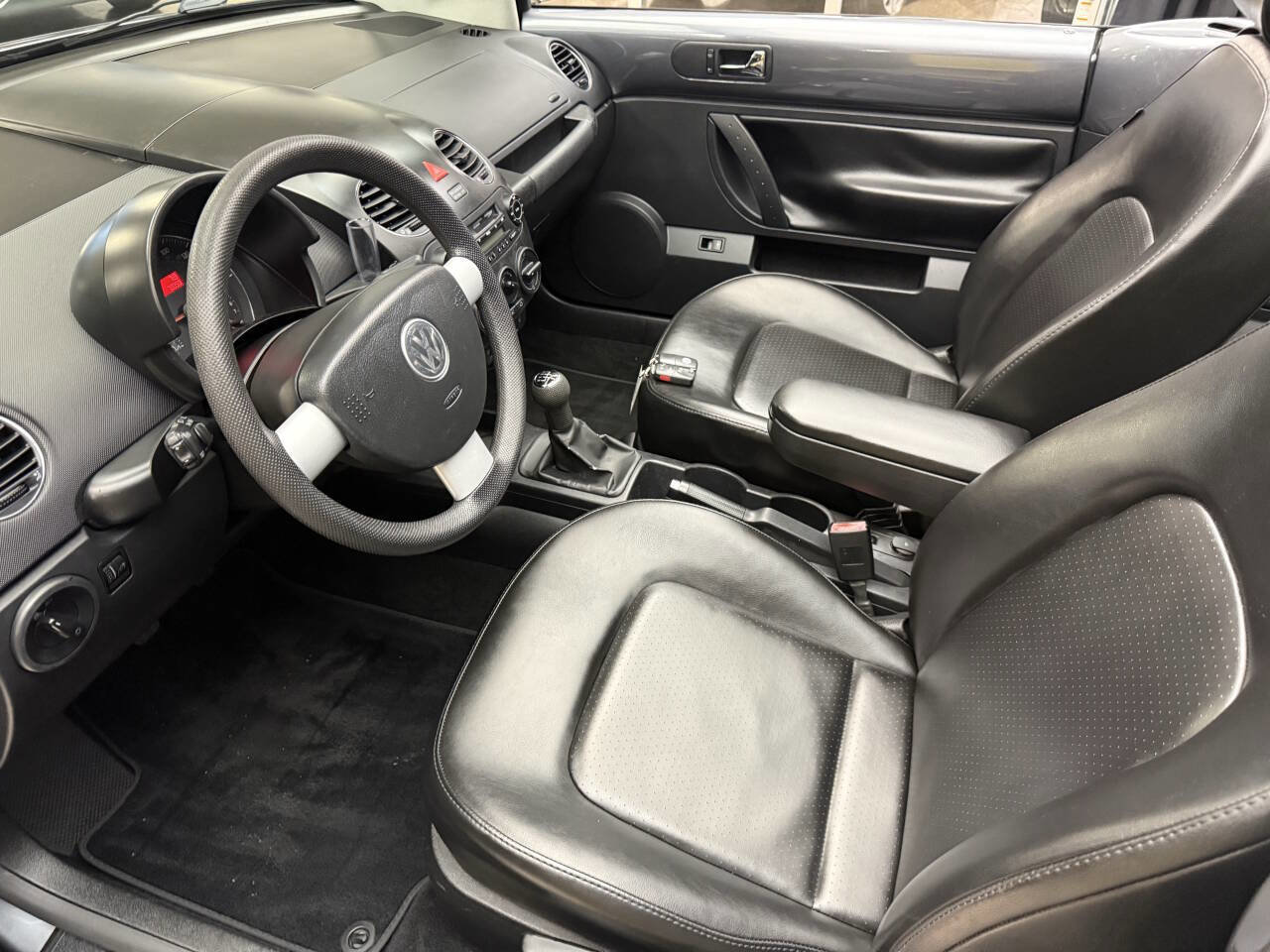 Used 2006 Volkswagen Beetle Convertible w/ Package 1 image 18