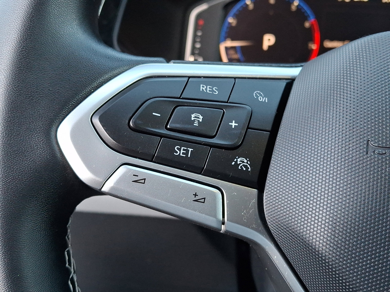 Used 2022 Volkswagen Taos SEL image 24