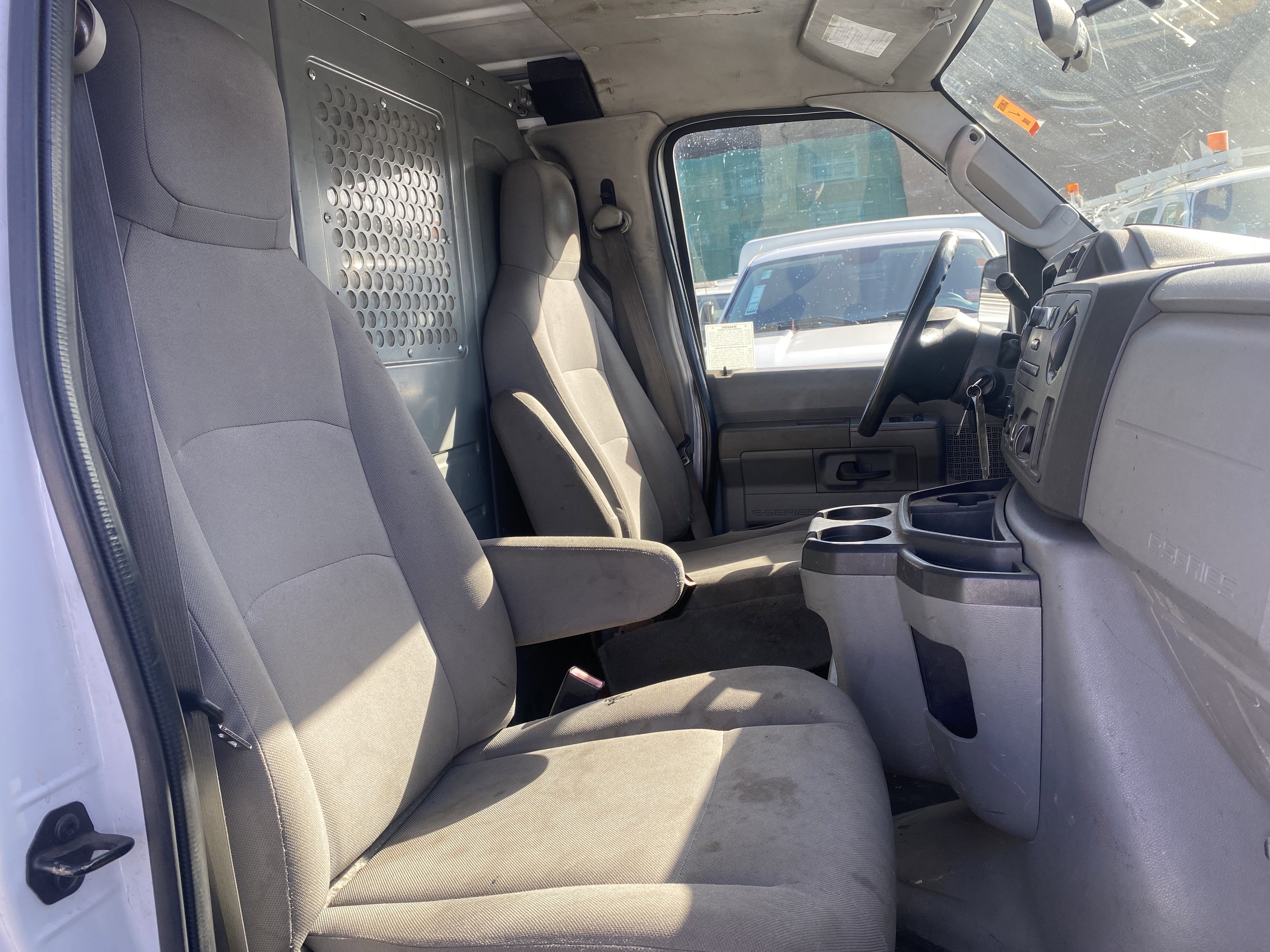 Used 2014 Ford E-250 and Econoline 250 w/ Power Group image 22